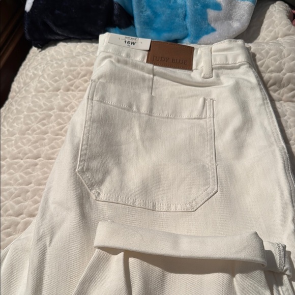 Judy Blue White high waist  big pocket cuffed jeans size 16w nwt - Picture 3 of 5